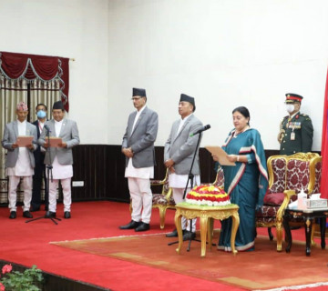 समाजवादीका नवनियुक्त मन्त्रीले लिए शपथ 